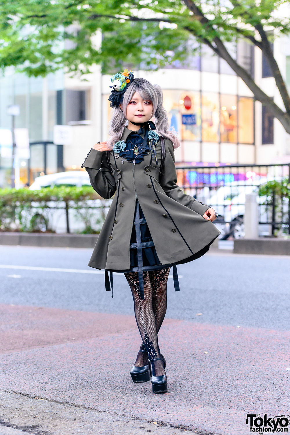 Japanese Gothic & Lolita Street Fashion w/ Edera+Peta-Peta Fish 