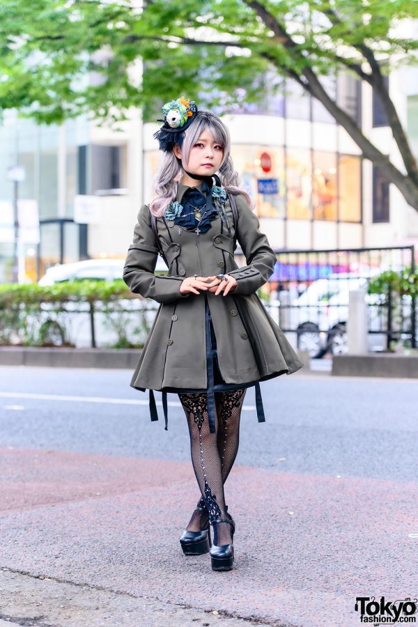 Japanese Gothic & Lolita Street Fashion w/ Edera+Peta-Peta Fish Headdress, Atelier Boz Matilda Dress, Chante Bird Cage Skirt, Triple Fortune & Metamorphose Temps De Fille Platforms
