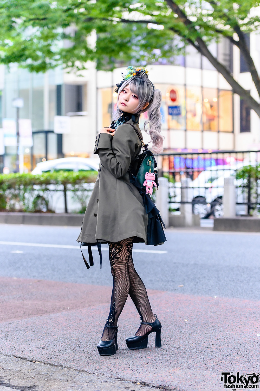 Japanese Gothic & Lolita Street Fashion w/ Edera+Peta-Peta Fish 