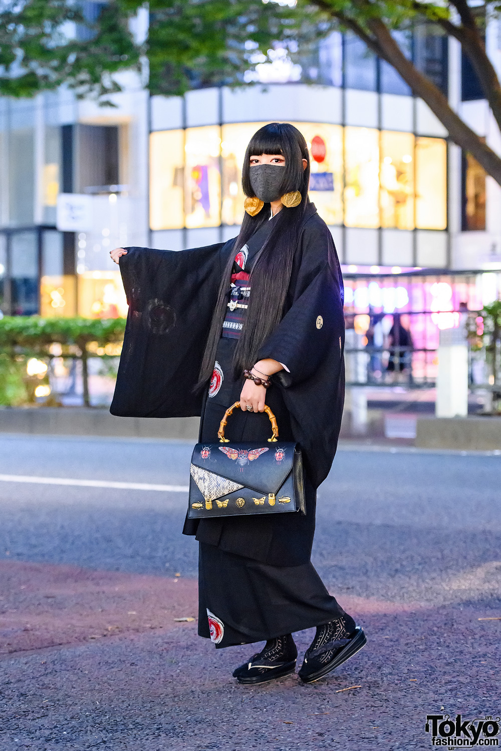 Modern Japanese Kimono Streetwear Style w/  Lace Face Mask, Handmade Earrings, Gucci Bamboo Handle Bag & Geta/Zori Sandals