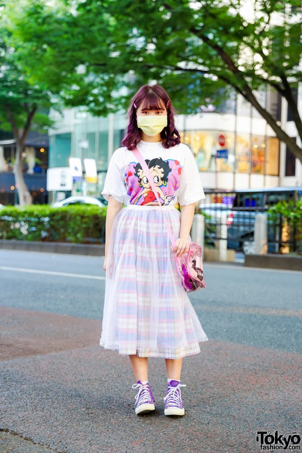 Vintage Street Fashion in Tokyo w/ Purple Hair, Kinji Hair Barrettes, Betty Boop T-Shirt, Layered Skirts, See-Through Bag & Converse Sneakers