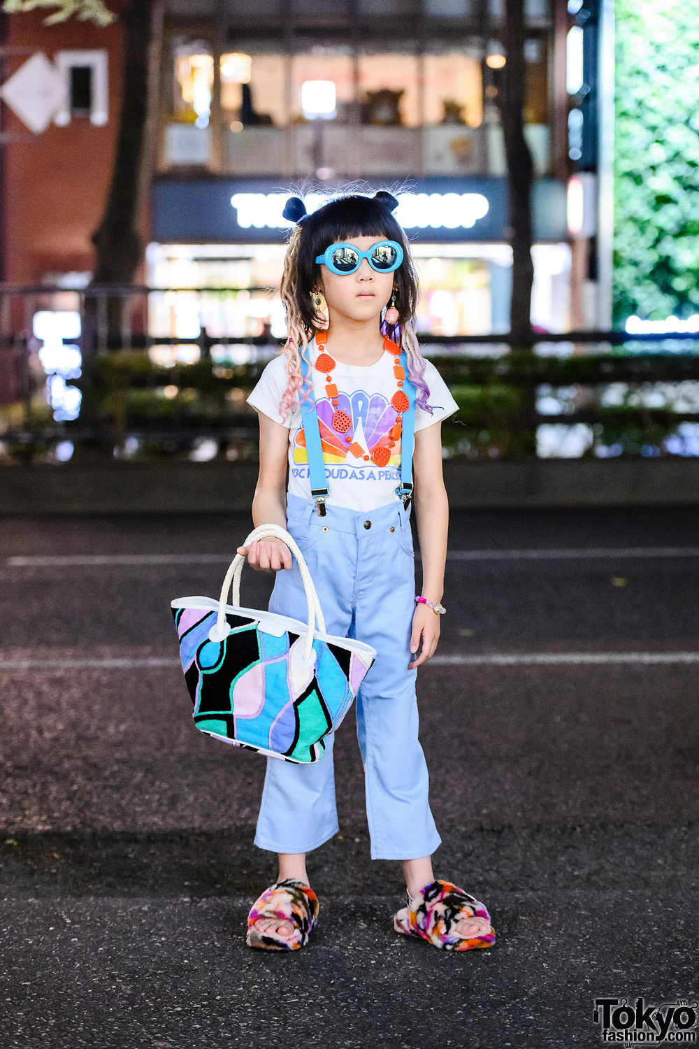 Harajuku Kid Honey Supply Vintage Street Style w/ Sons & Daughters  Sunglasses, Vintage Levi's, Emilio Pucci Tote & Ugg Fuzzy Slippers – Tokyo  Fashion