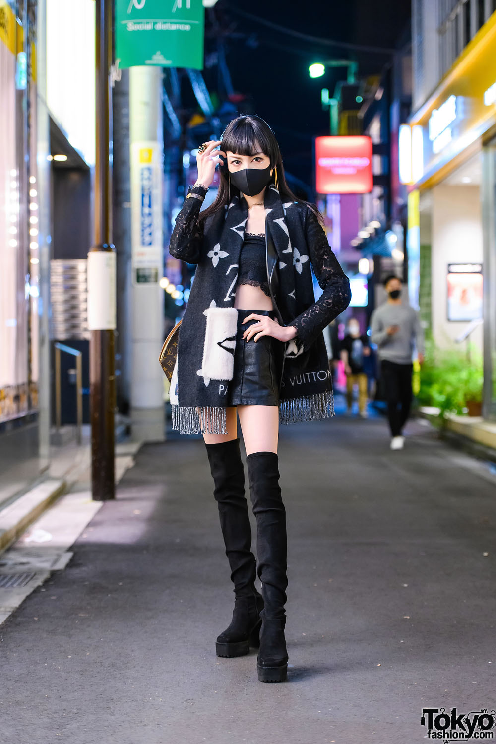 Chic LV Tokyo Street Style w/ Rhinestone Makeup, Gucci Snake Head Ring,  Alexander McQueen x Sportmax Blazer, Spiga, Louis Vuitton Reykjavik Scarf &  Mouse Thigh High Suede Boots – Tokyo Fashion