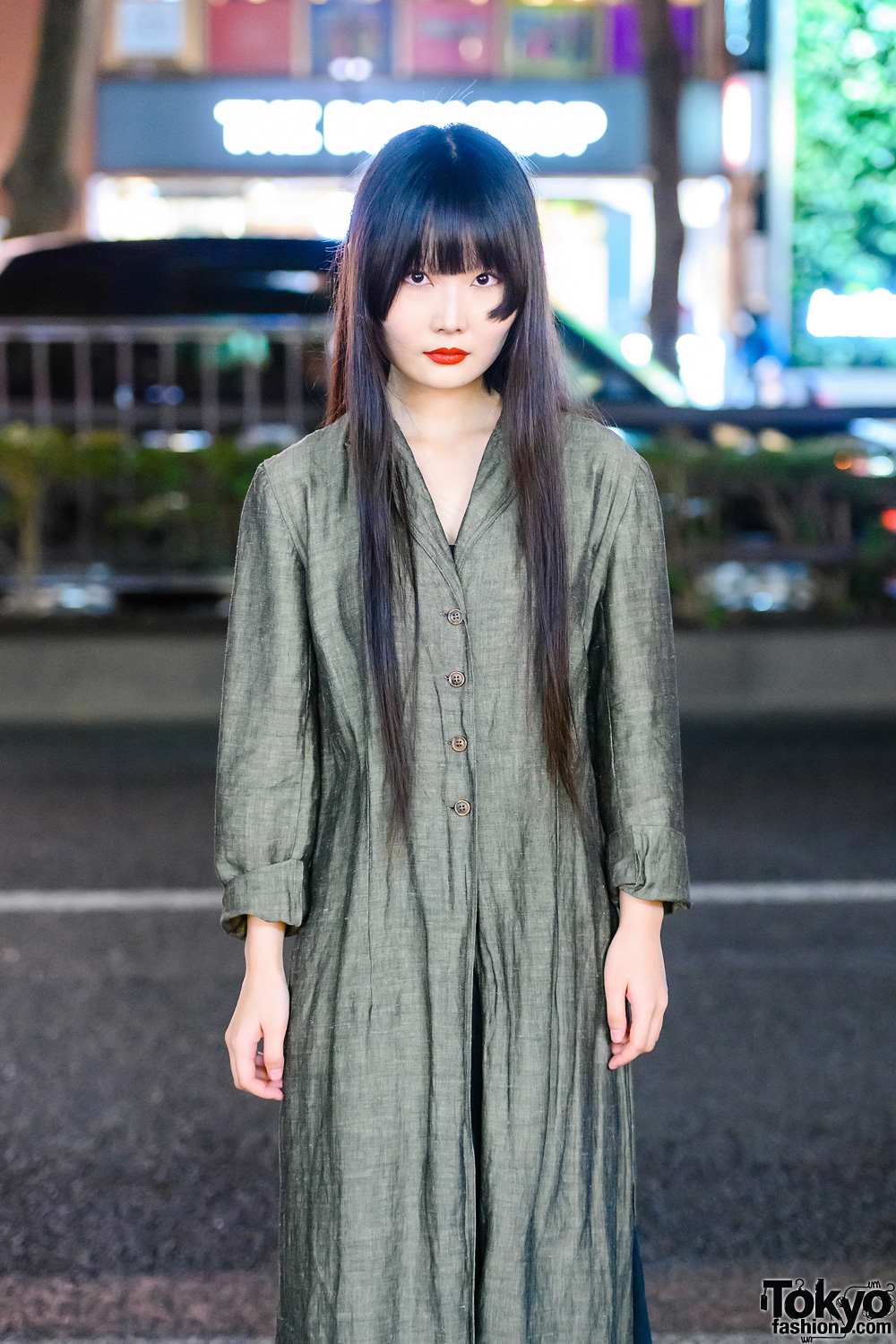 Minimalist Japanese Street Fashion w/ Long Black Hair Style, Vintage ...
