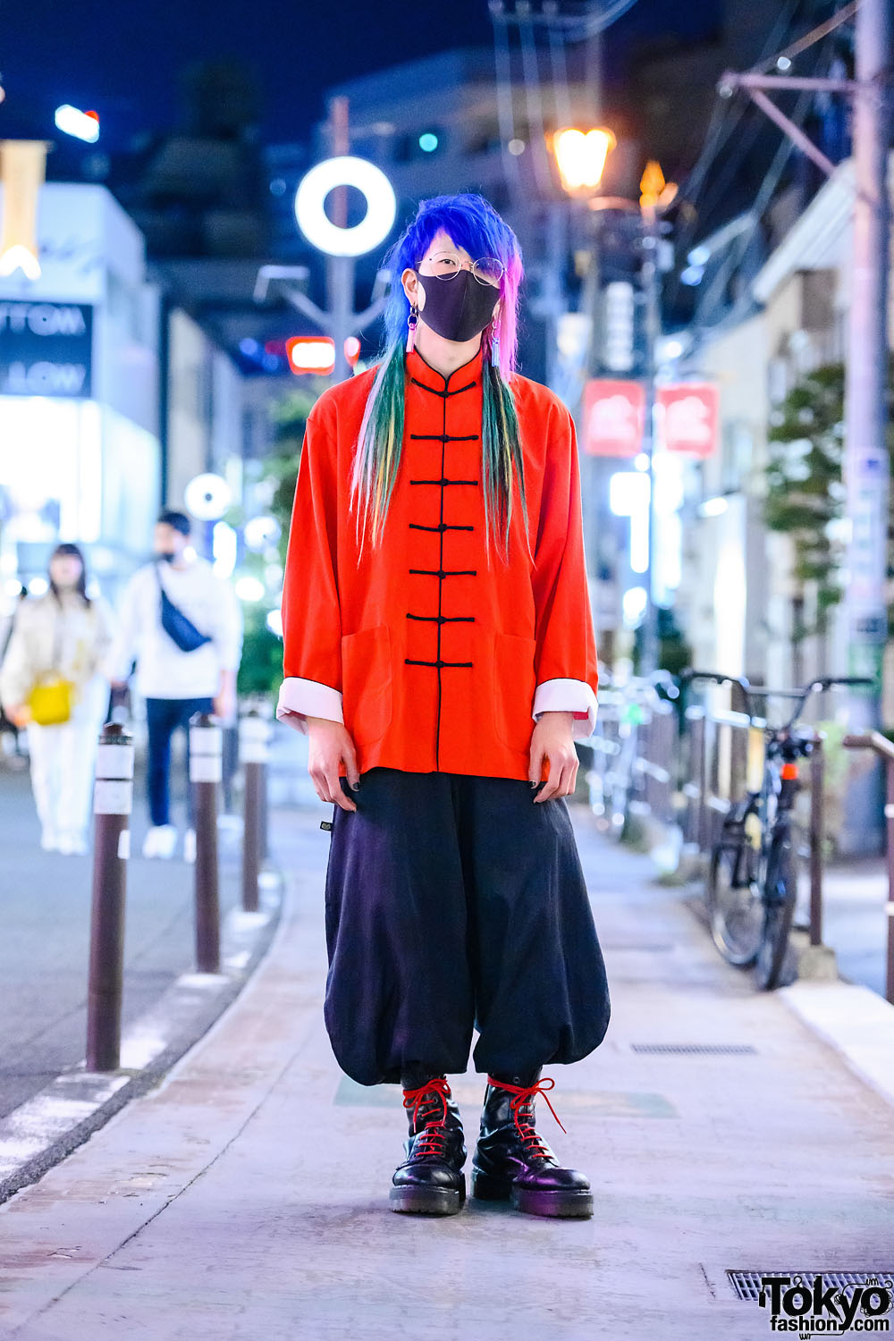 Tokyo Street Styles w/ Multicolored Hair, Goggles, MYOB Tattoo Shirt ...