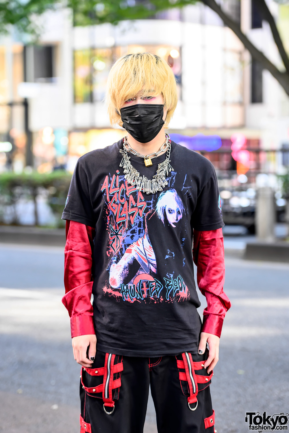 Alice Glass T-Shirt Street Style in Harajuku w/ Tripp NYC Strap Pants,  Handmade Safety Pins Necklace, and Civarize Boots – Tokyo Fashion