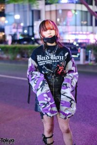 Harajuku Girls in Dark Looks w/ Extra Long Sleeves, Giant Zipper, Never ...