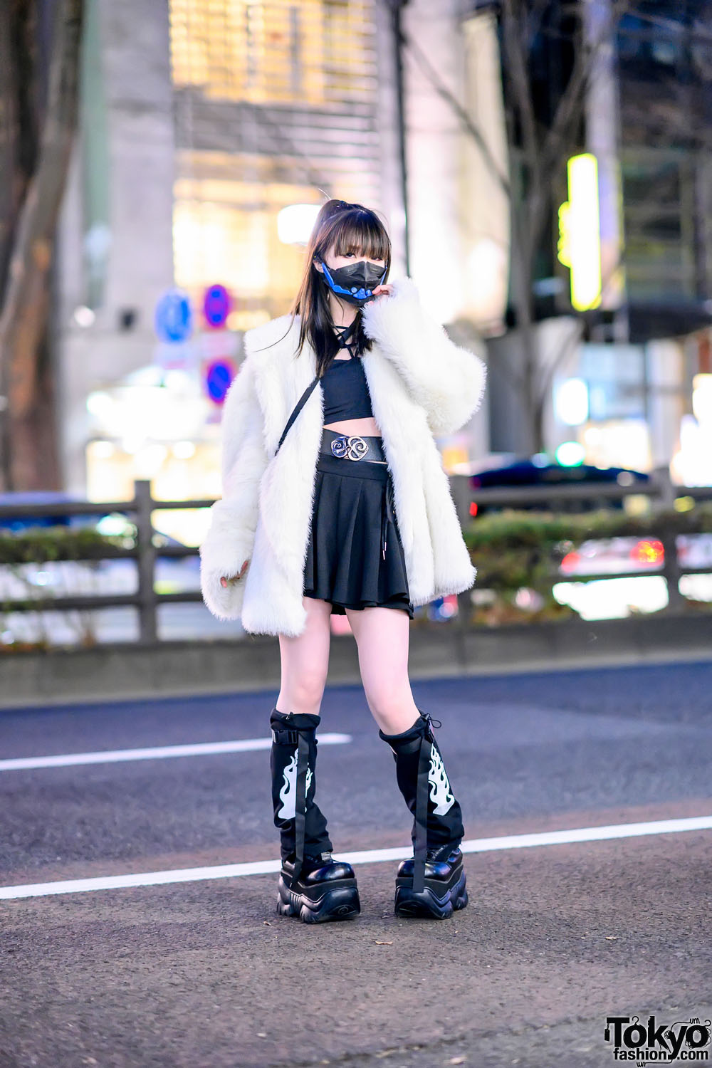 Japanese Cyber/Y2K Street Style With Pleated Jacket in Harajuku
