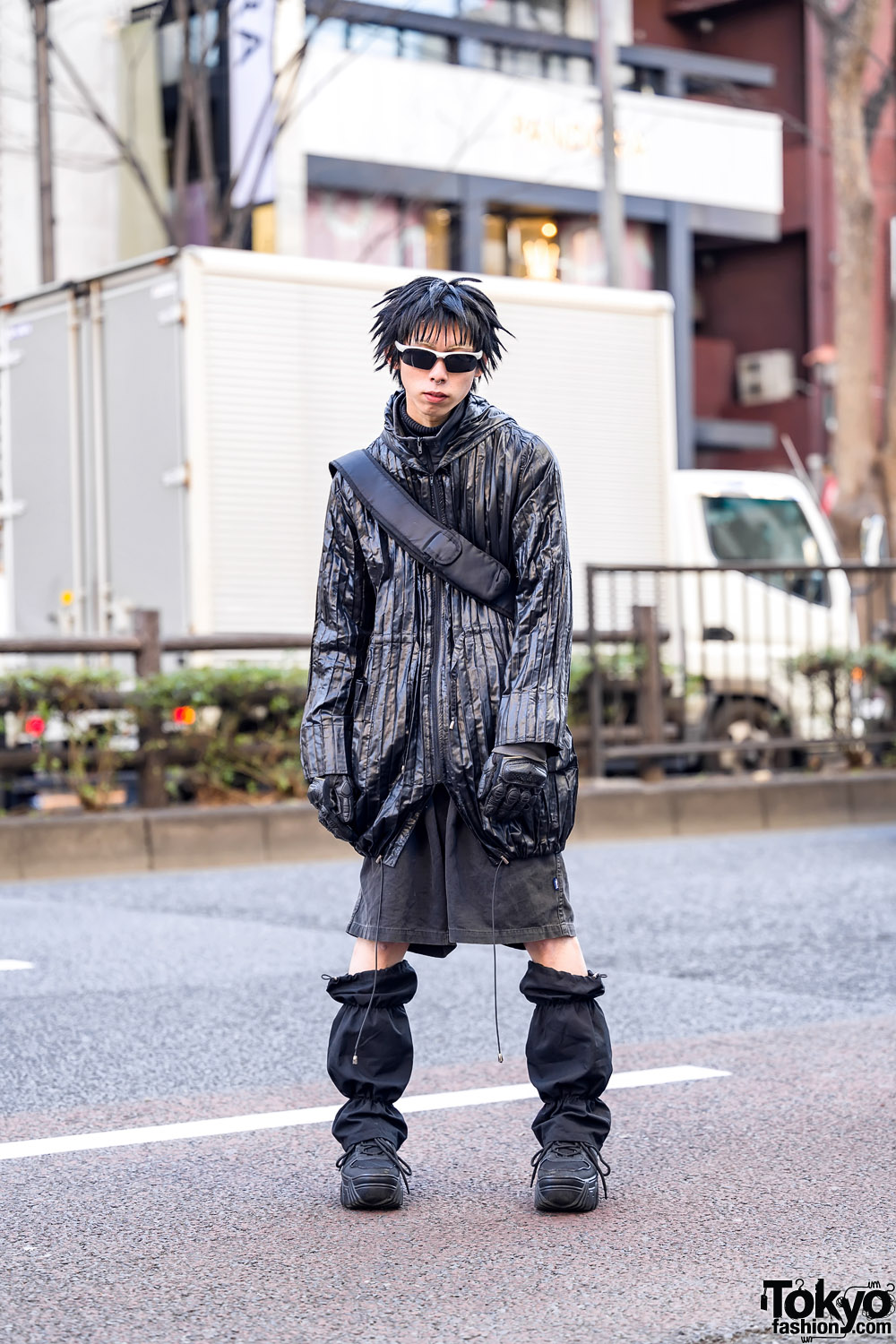 Japanese Cyber/Y2K Street Style With Pleated Jacket in Harajuku